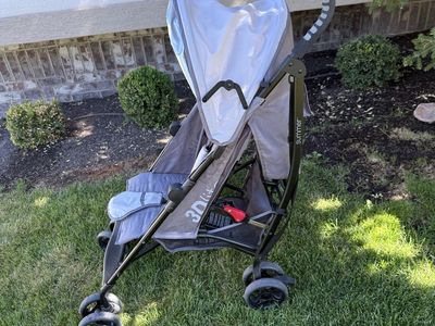 Summer 3D Lite Convenience Stroller - Gray. Lightweight & Compact