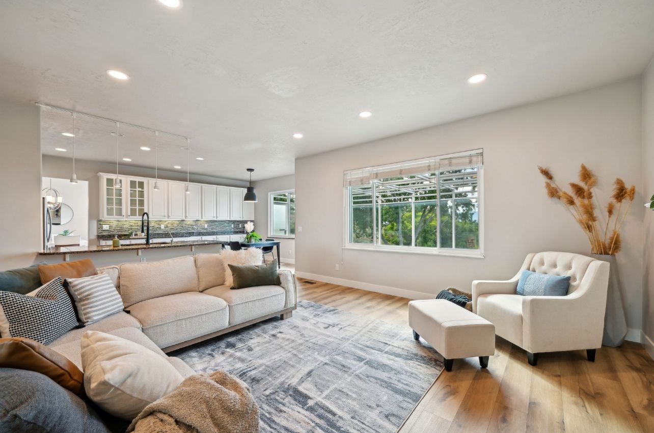 Modern L-Shaped Sectional – Excellent Condition