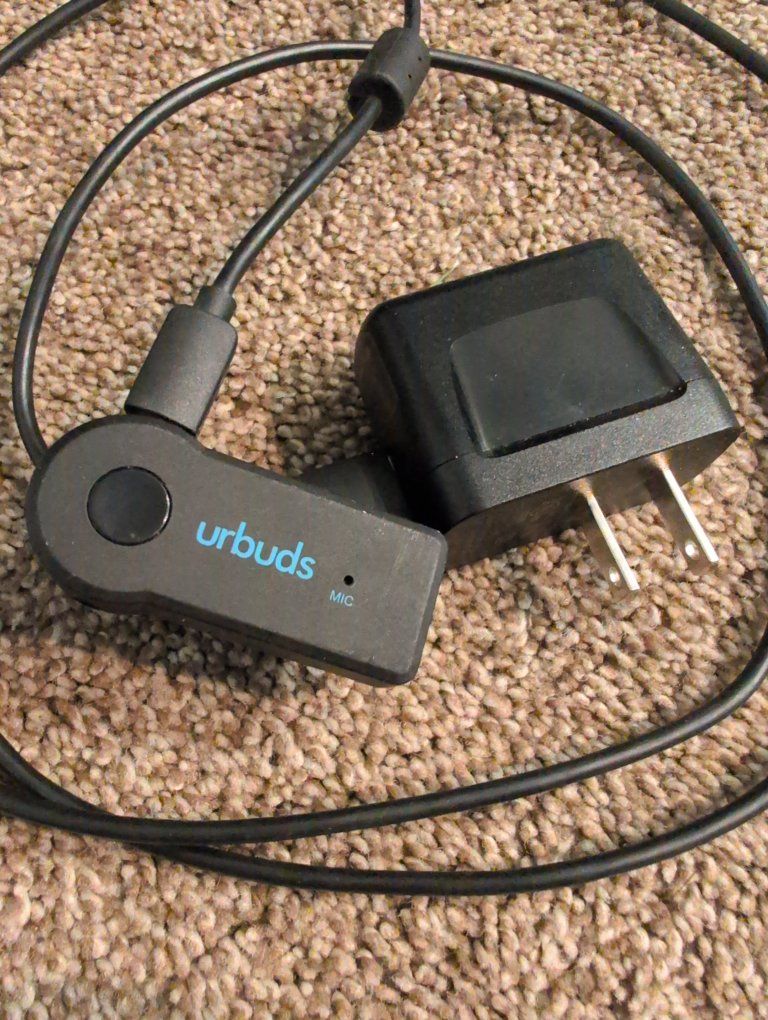 Urbuds Bluetooth Receiver and Microphone Clip with Charger Cable