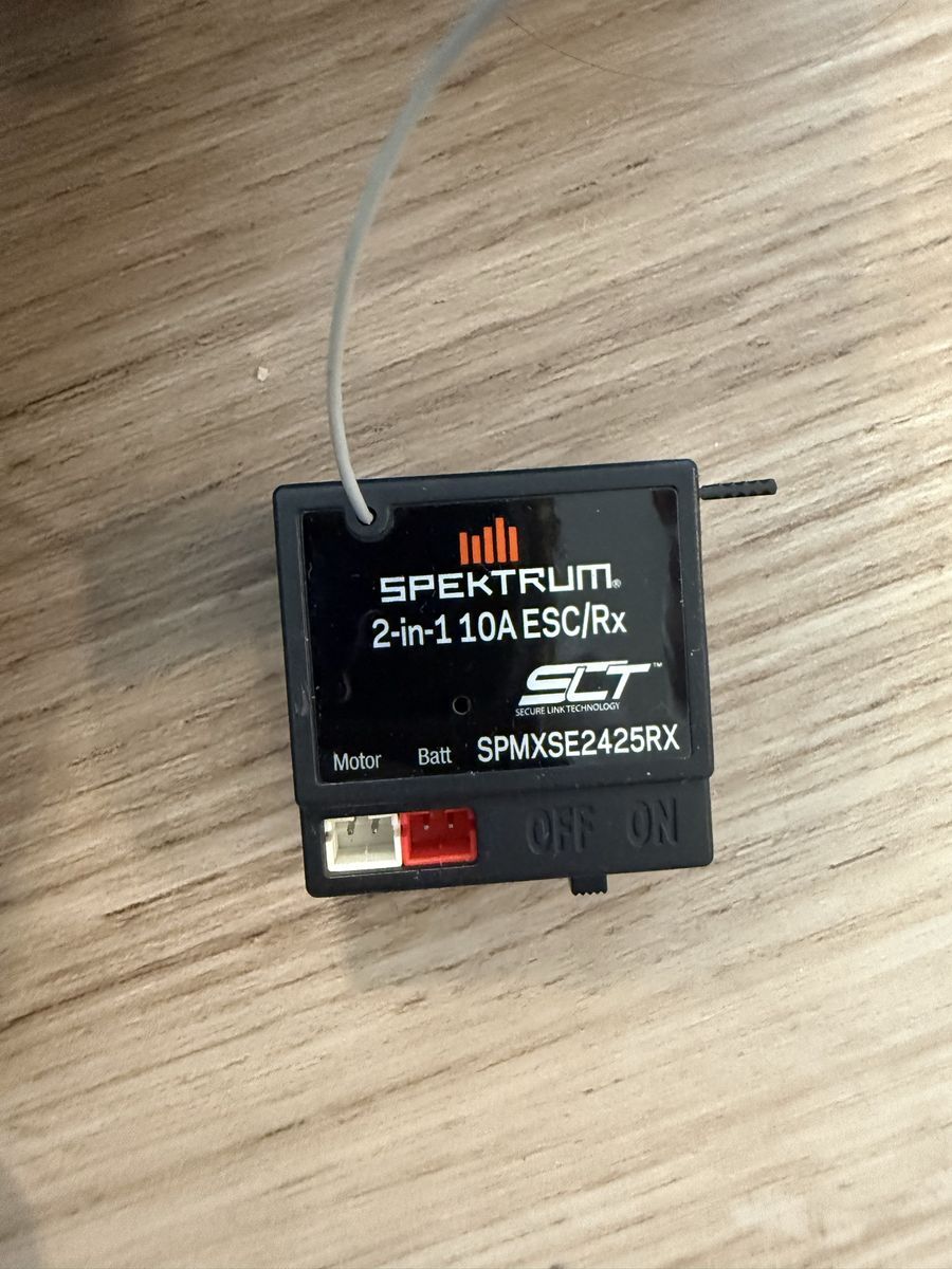 Spektrum SLT3 3-Channel 2.4GHz Transmitter & SPMXSE2425RX 2-in-1 10A ESC/Receiver Combo