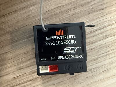 Spektrum SLT3 3-Channel 2.4GHz Transmitter & SPMXSE2425RX 2-in-1 10A ESC/Receiver Combo
