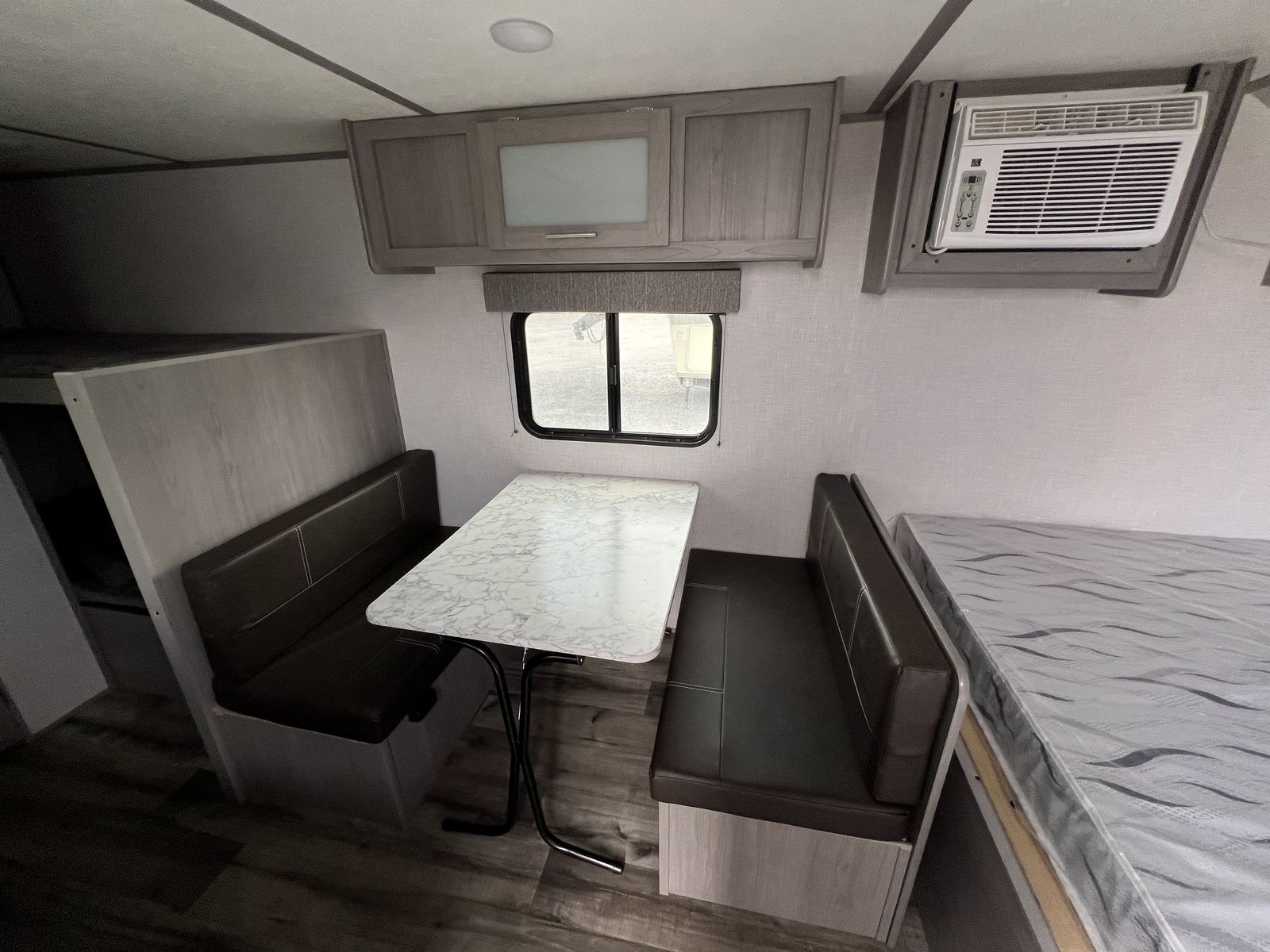 Main image 6