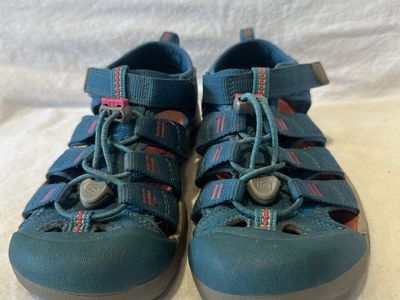 Keen Youth Size 2, Teal/Hot Pink Hiking Sandals