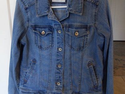 Sonoma Life + Style Women's Blue Denim Jacket - Size Small (S)