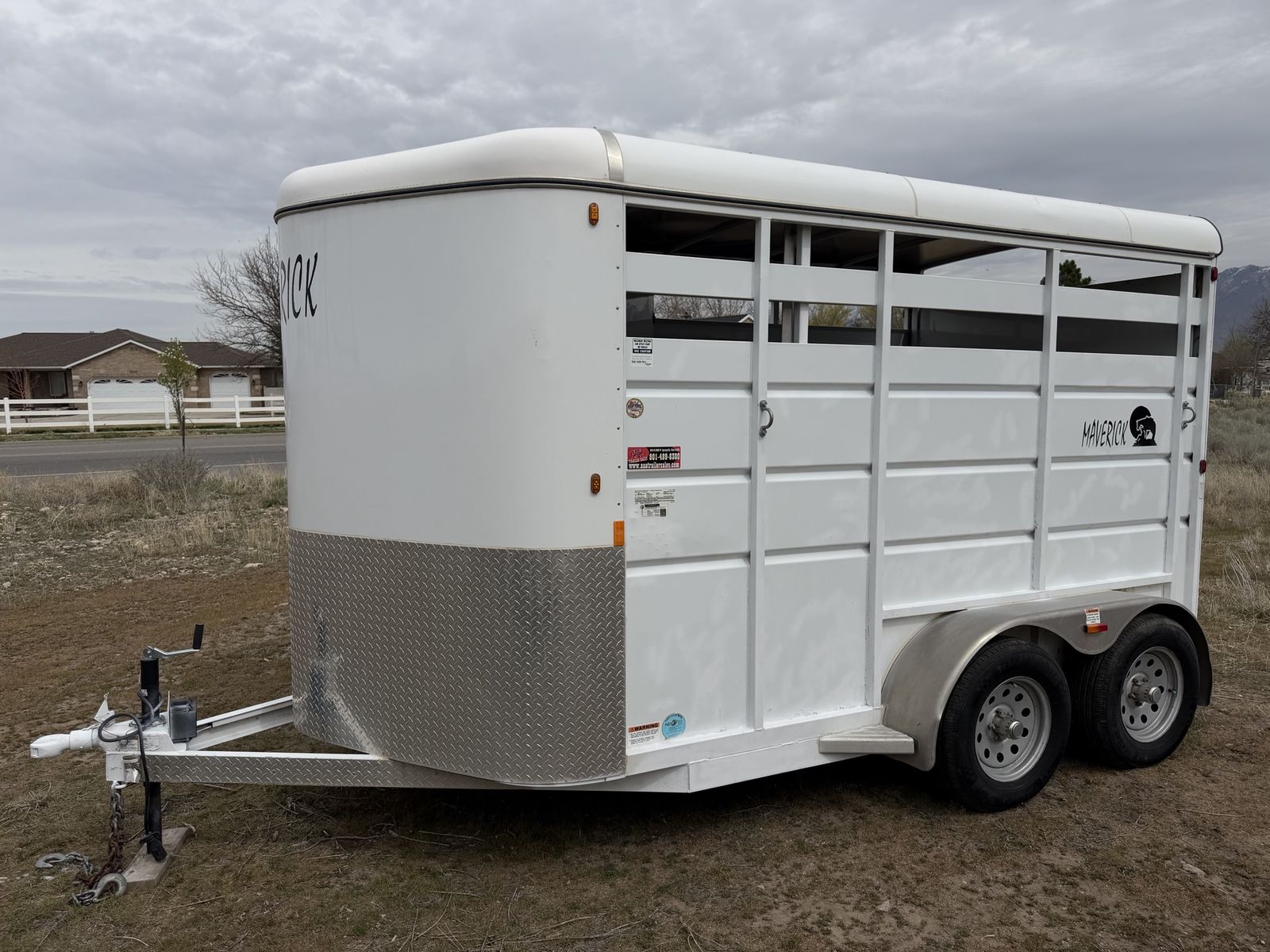 2017 Maverick 2H Slant Horse Trailer