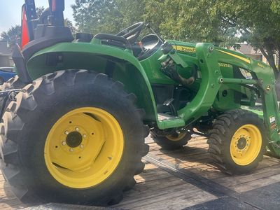 John Deere 3025e with loader