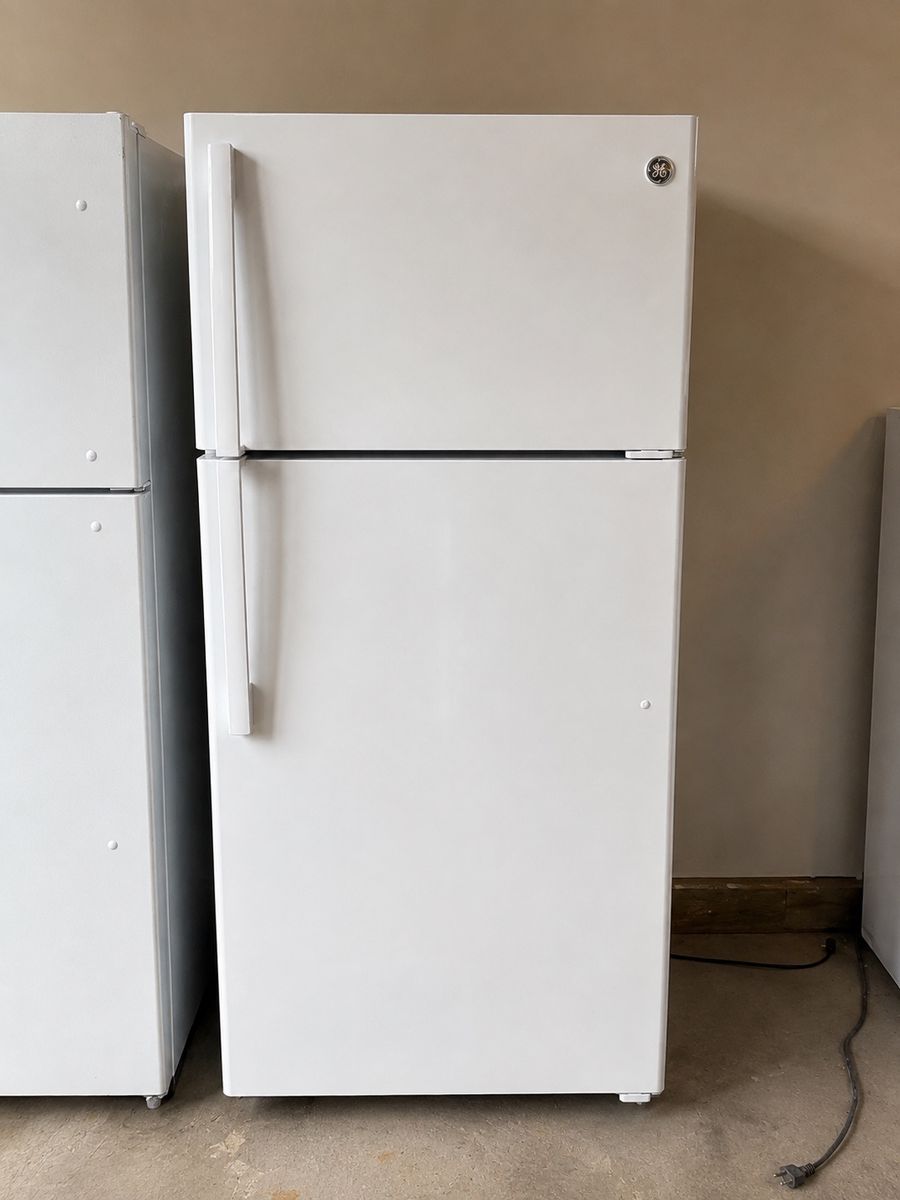 2024 GE Refrigerator – Like New