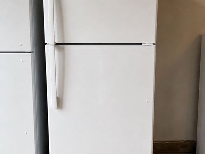 2024 GE Refrigerator – Like New