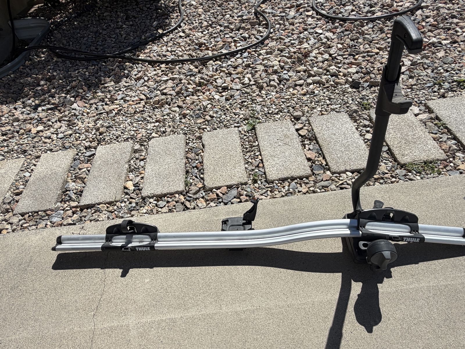Thule ProRide 591 Upright Bike Rack - Roof Mounted, Excellent Condition