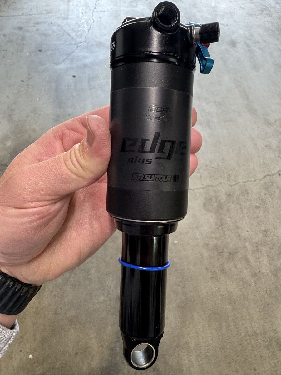SR Suntour Edge rear suspension shock