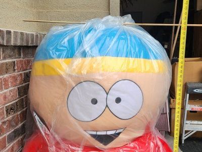 SOUTH PARK CARTMAN COLLECTIBLE – 4 FT TALL – MINT CONDITION dolls