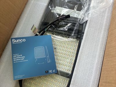 Sunco LED Type III Dual Selectable Shoebox Light SB_T3-310SW-3050K-BR Security Parking Lot Light New
