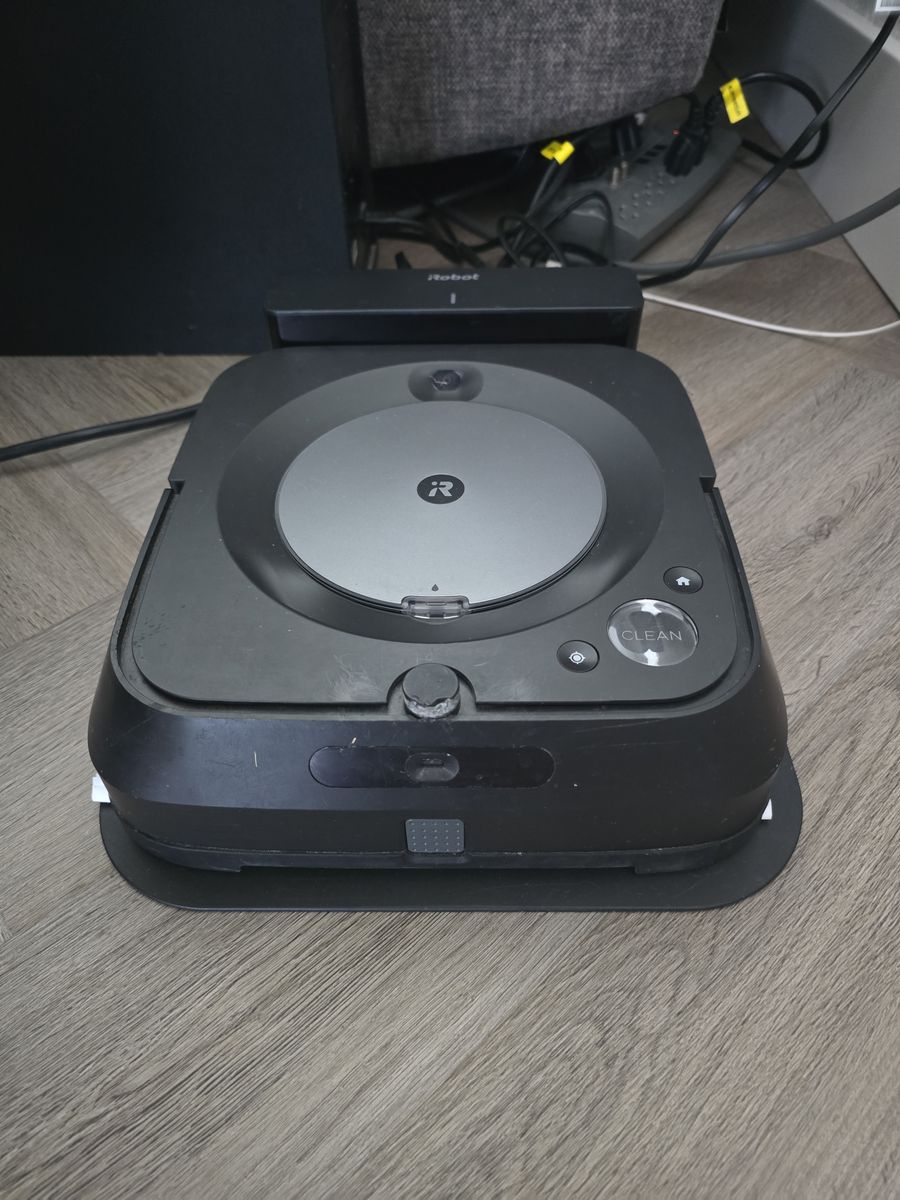 iRobot Braava Jet m6 Robot Mop – Works Great – With Pads & Cleaner