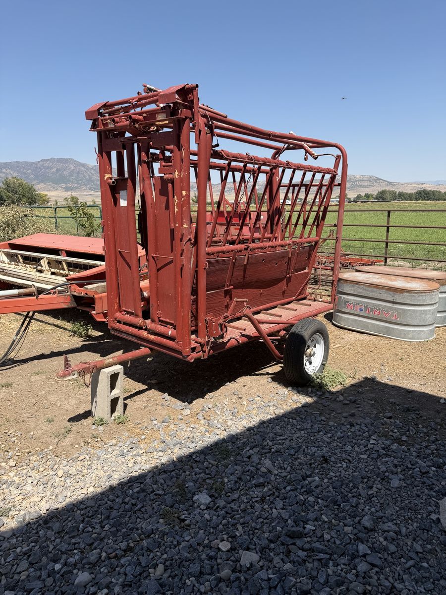 Squeeze chute