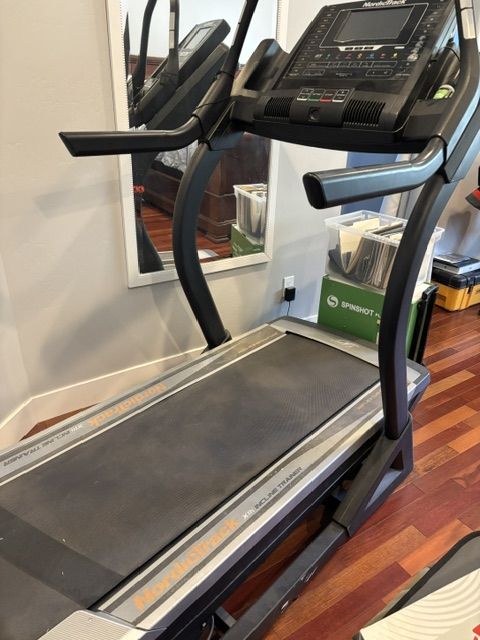 NordicTrack Commercial X11i Incline Trainer Treadmill - Excellent Condition
