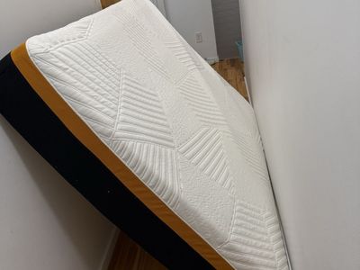 Zinus King Size Cooling Gel Memory Foam Mattress