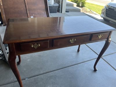 Queen Anne Style Solid Wood Cherry Finish Writing Desk with 3 Dovetail Drawers