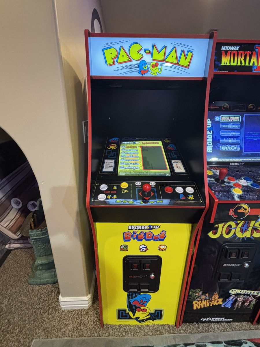 Arcade 1 UP Lot  5 Arcade machines