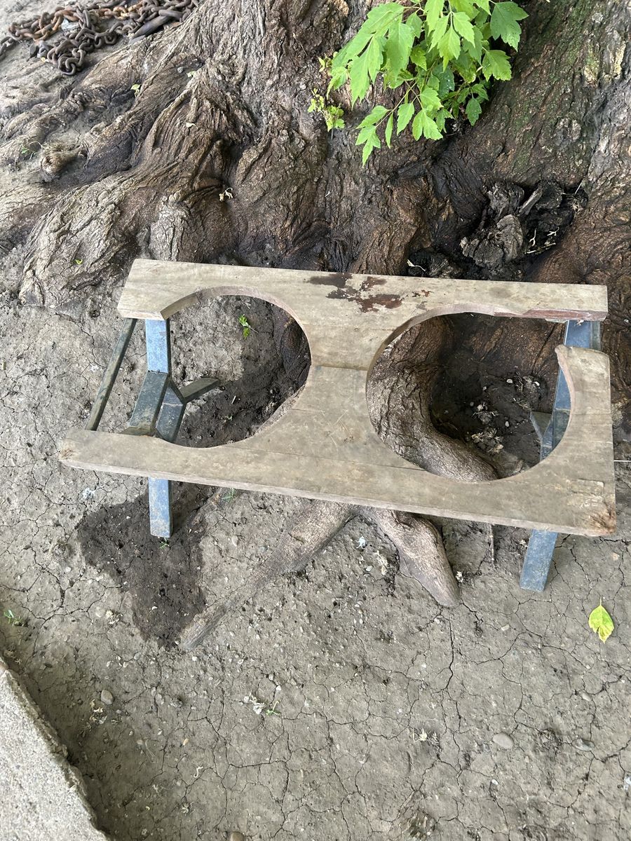 Dog bowl stand
