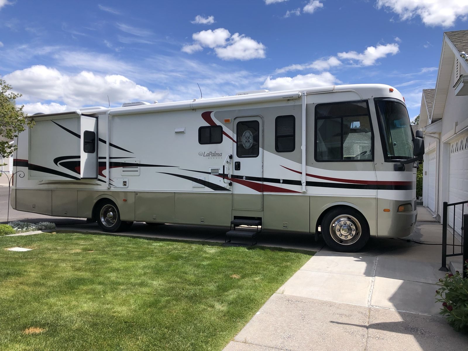 2003 36’ Monaco LaPalma 1 & 1/2 bath