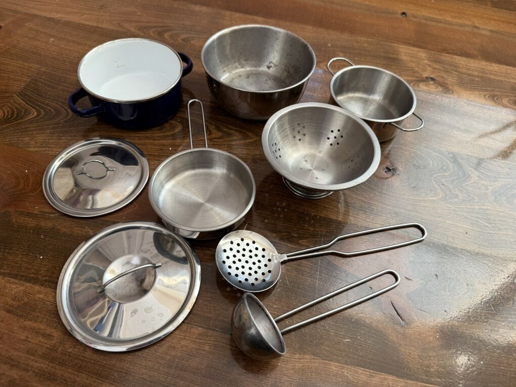 Kids metal vintage play dishes