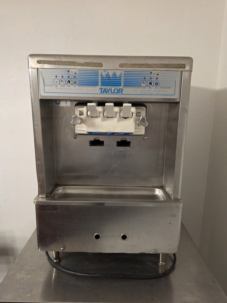 Taylor Model 161-27 The Taylor Company Soft Serve Ice Cream Machine 208-230V 10.0A Countertop with stand