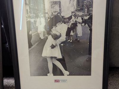 Life V-J day picture