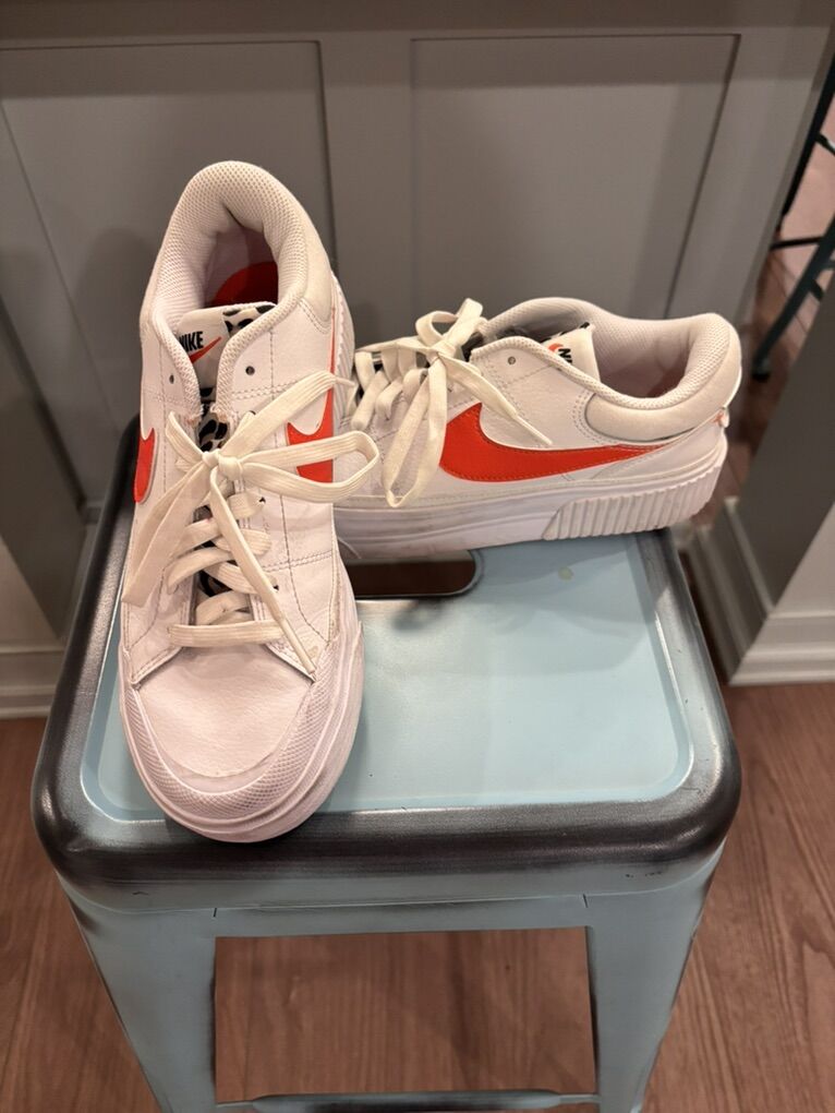 Women’s Nike Shoes Size 8 Super Cute