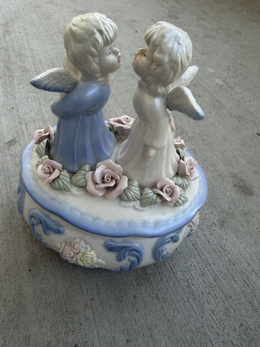 Vintage Ceramic Angel Music Box Ring Trinket Dish with Rose Details