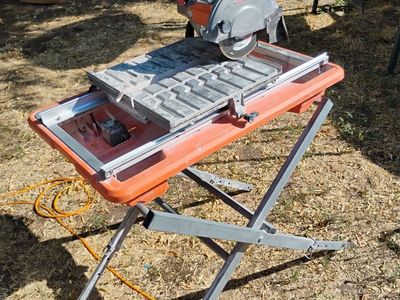 Ridgid Wet Tile Saw W/Stand And Blade 7 Inch