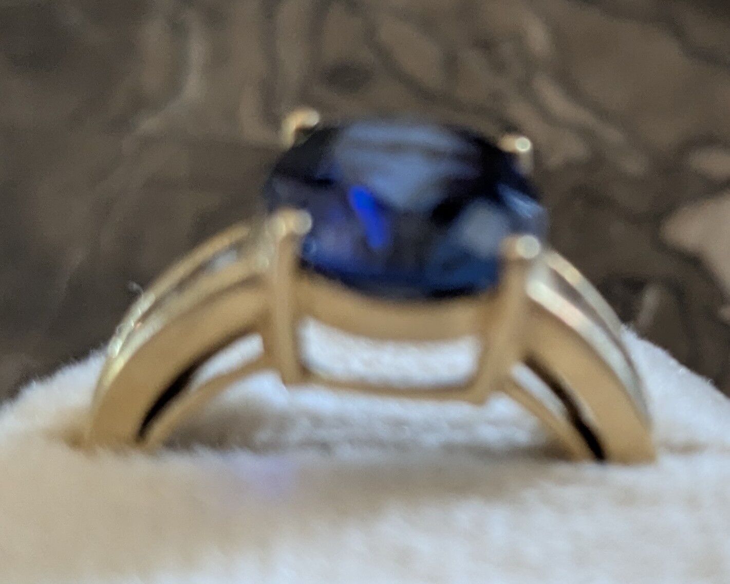 3Ct Blue Sapphire and 10K solid gold ring
