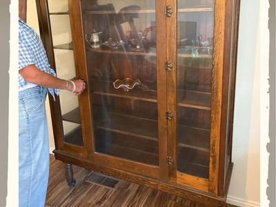 Antique American Golden Oak Display Curio Cabinet - Late 19th/Early 20th Century