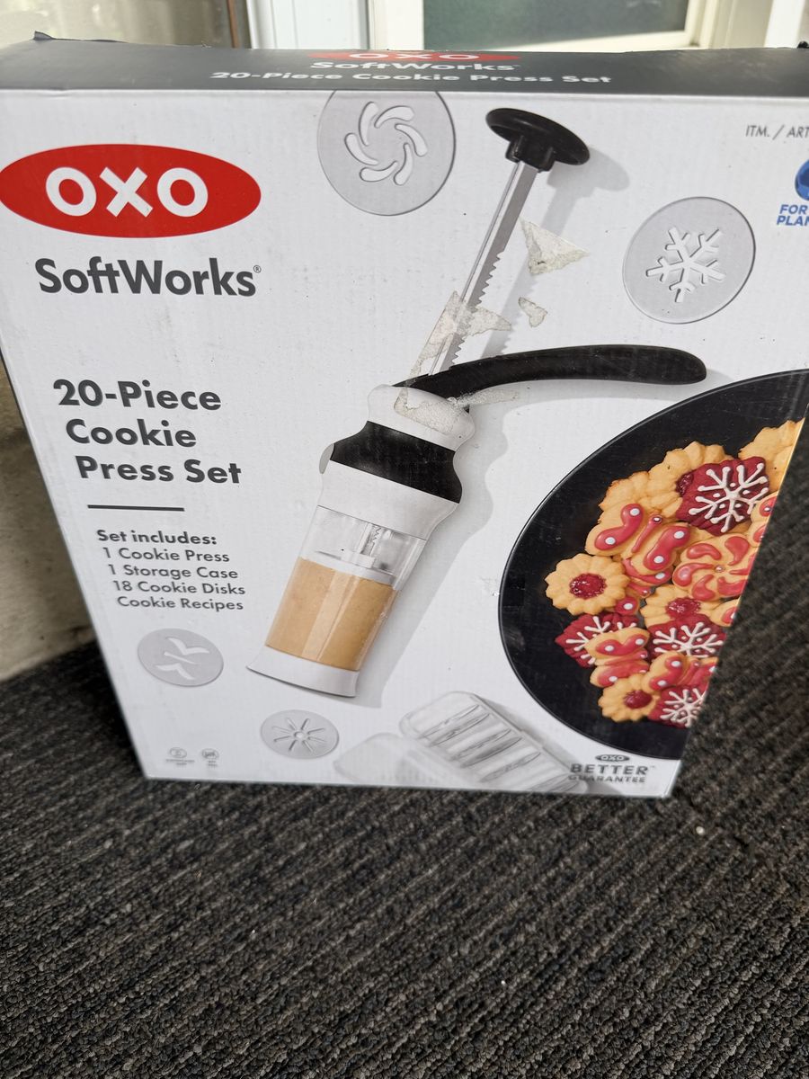OXO SoftWorks 20-Piece Cookie Press Set with Storage Case & 18 Disks