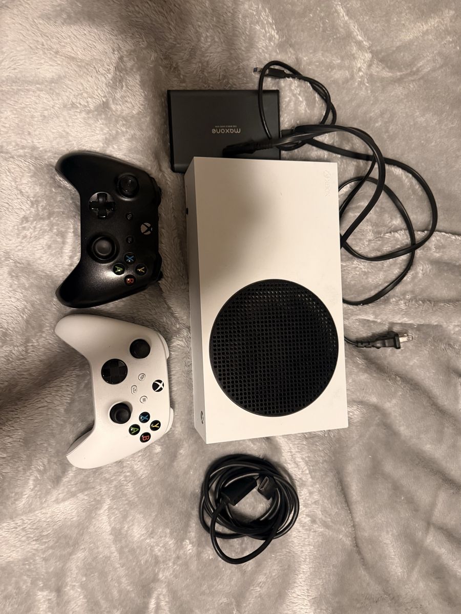 Xbox Series S Console Bundle: White with 2 Controllers & Maxone 1TB External SSD