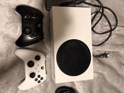 Xbox Series S Console Bundle: White with 2 Controllers & Maxone 1TB External SSD