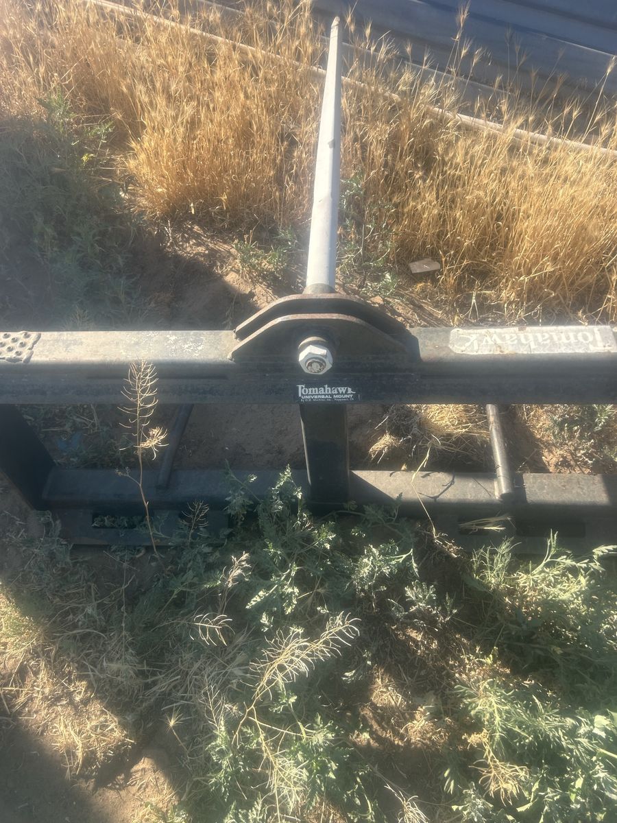 Tomahawk Universal Mount Bale Spear - Heavy Duty Hay Attachment