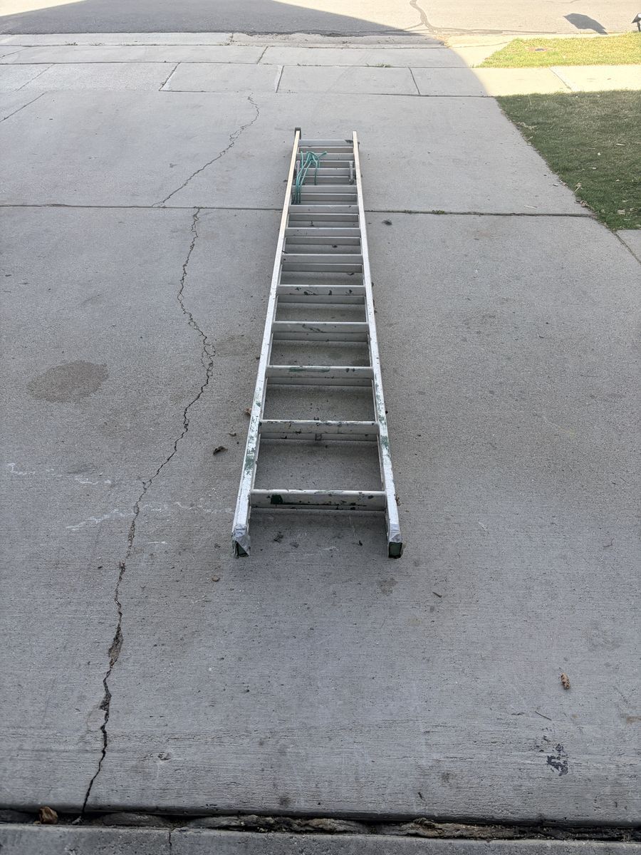 24 ft Aluminum Extension Ladder – Good Condition