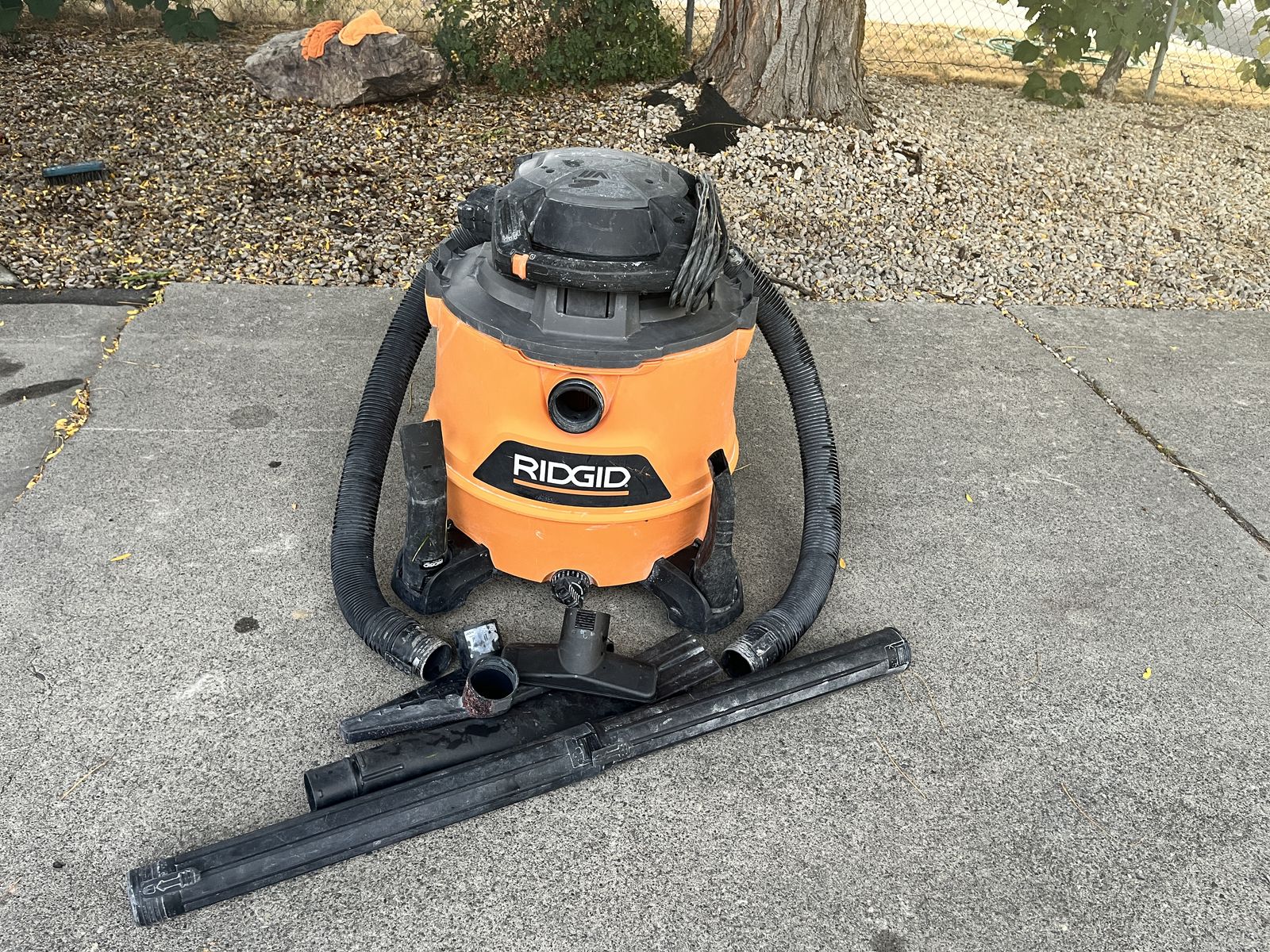 RIDGID E43484 Wet/Dry Shop Vacuum 60$ OBO