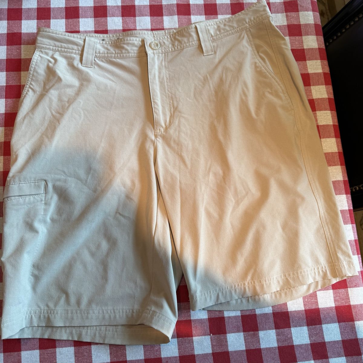 Columbia Sportswear Men's Regular Fit Tan Cargo Shorts Size 36 - 10" Inseam