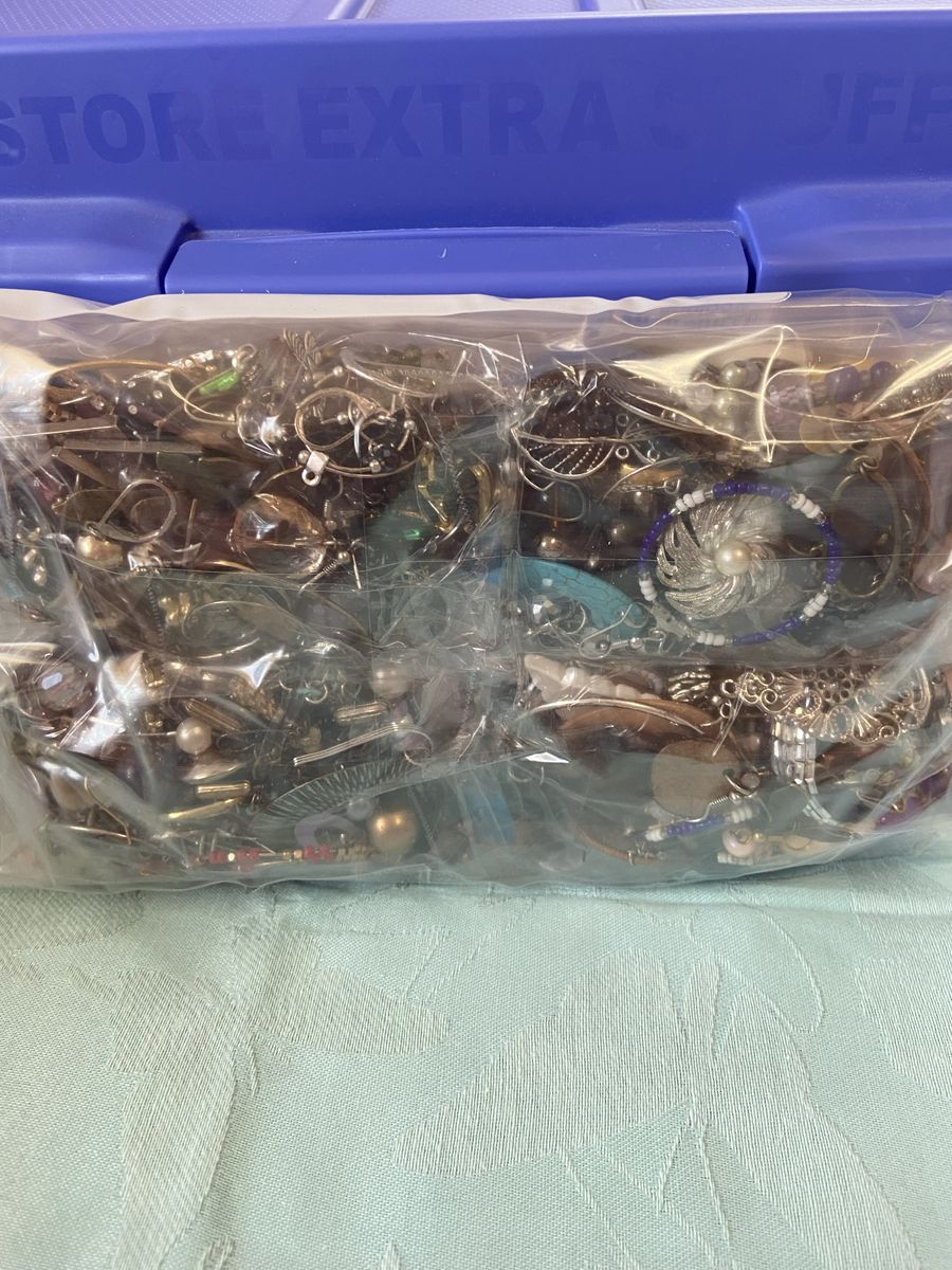 Costume Jewelry (Lot of Single Earrings)! Great for Crafting! Look