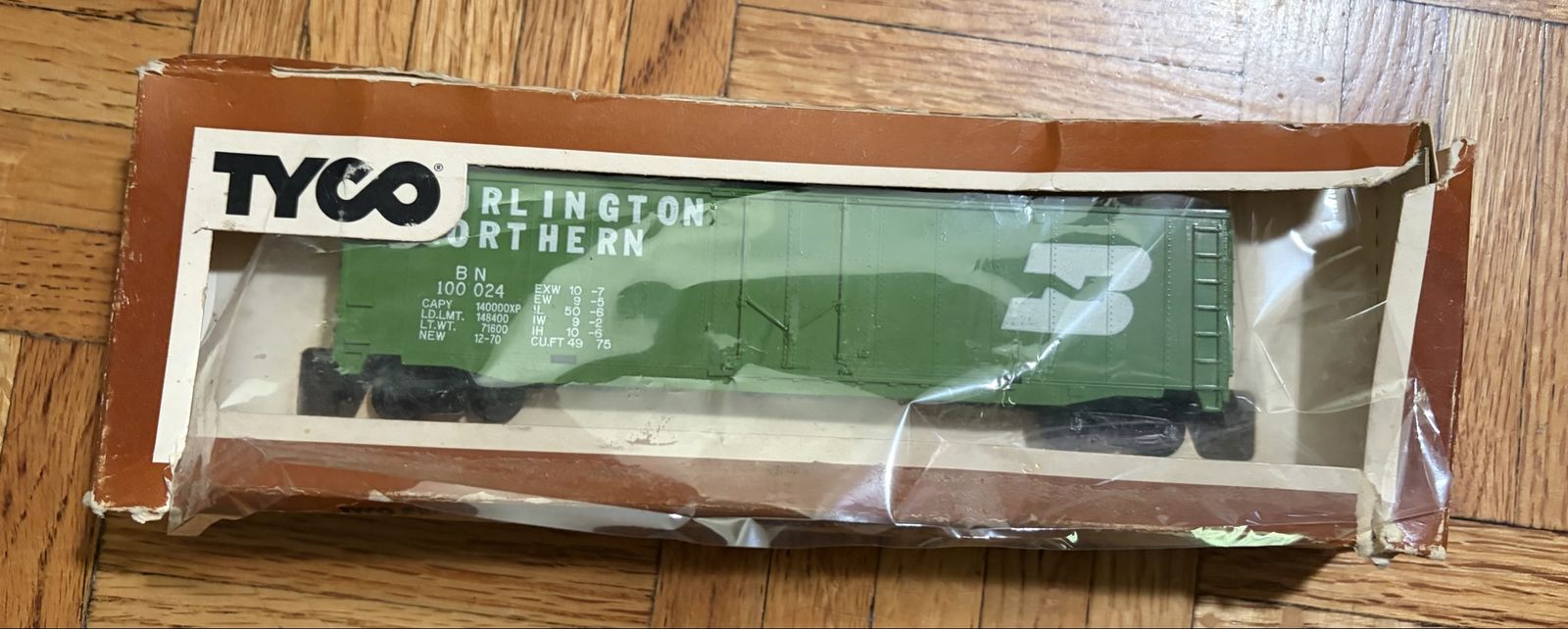 Ty o train Burlington northern box car