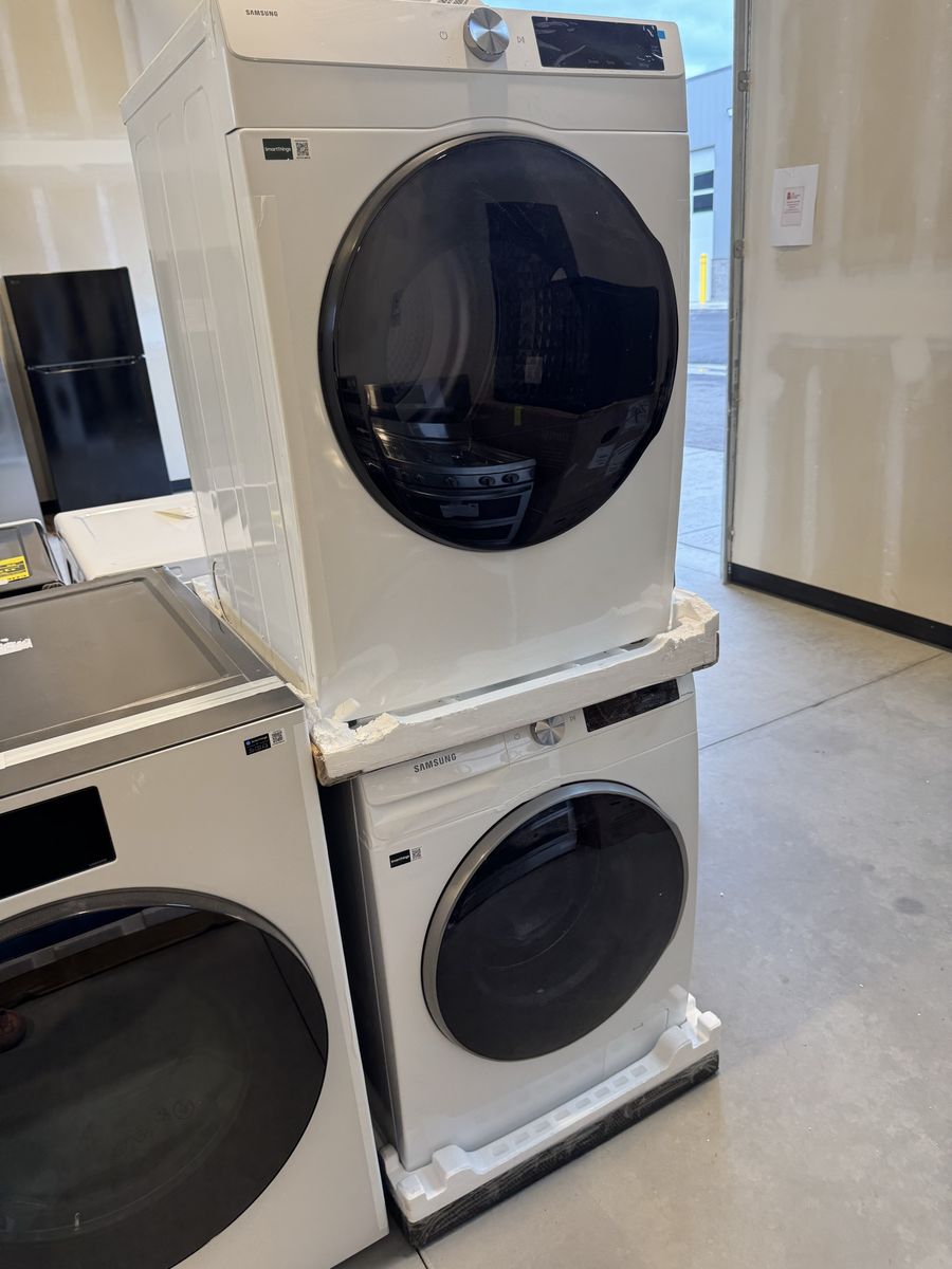 New Open Box Compact Samsung 24 inch Stackable Electric washer and dryer Set 