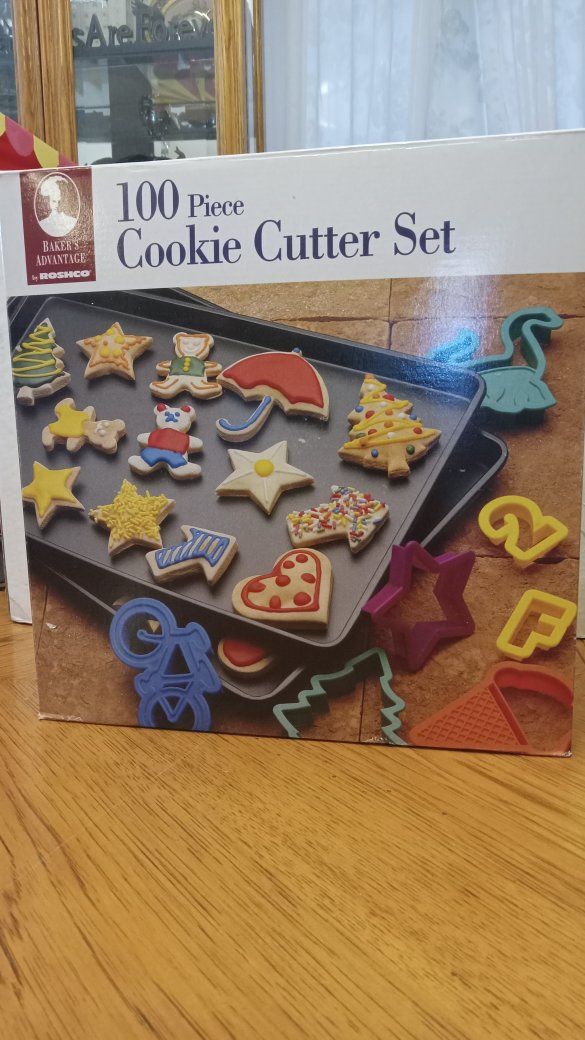 Bakers Advantage by Roshco 100 Piece Sugar Cookie Cutter Set