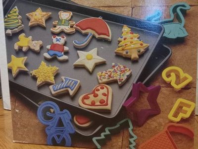 Bakers Advantage by Roshco 100 Piece Sugar Cookie Cutter Set