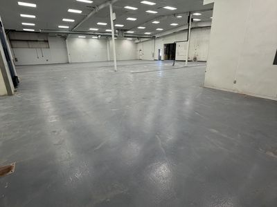 LOW RENT PSF, 16,108 SF SALEM WAREHOUSE, MULTIPLE LG ROOMS, HIGH BAY DR, 2-RR, 3-PHASE HEAVY POWER!