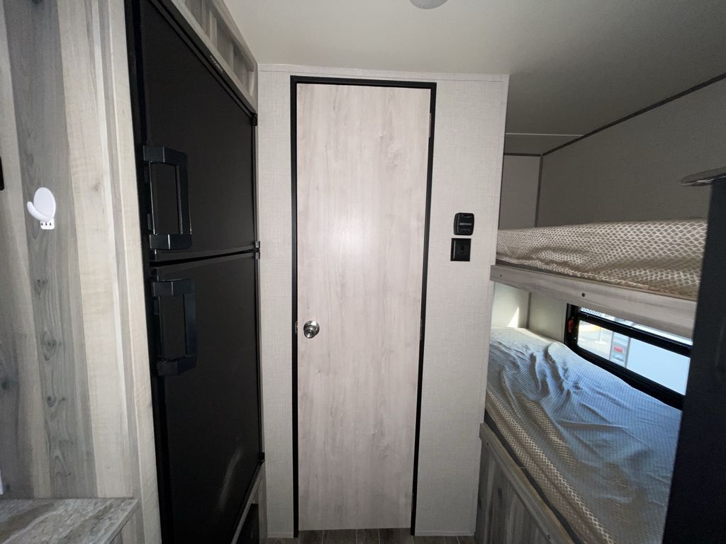 Main image 33