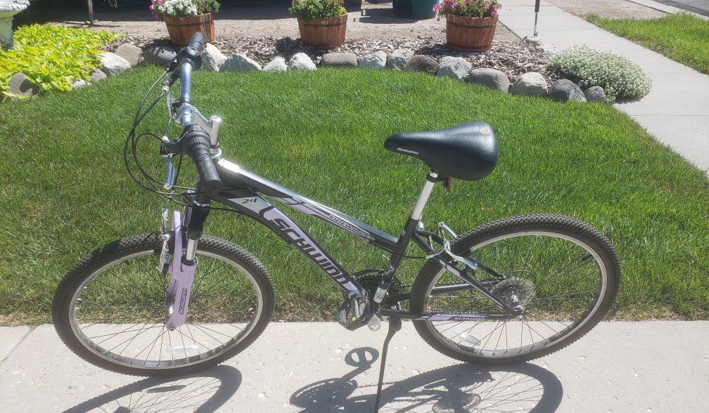 Very Nice Girls 24" 21 Speed Schwinn Sidewinder