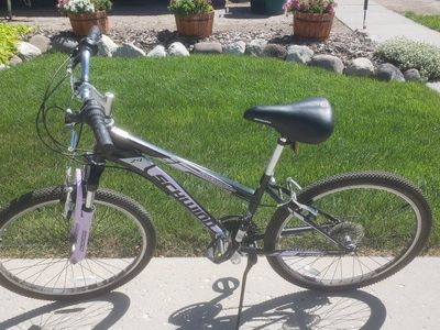 Very Nice Girls 24" 21 Speed Schwinn Sidewinder