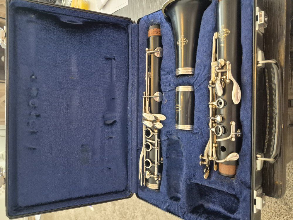 Buffet e11 wood A Clarinet with Warranty