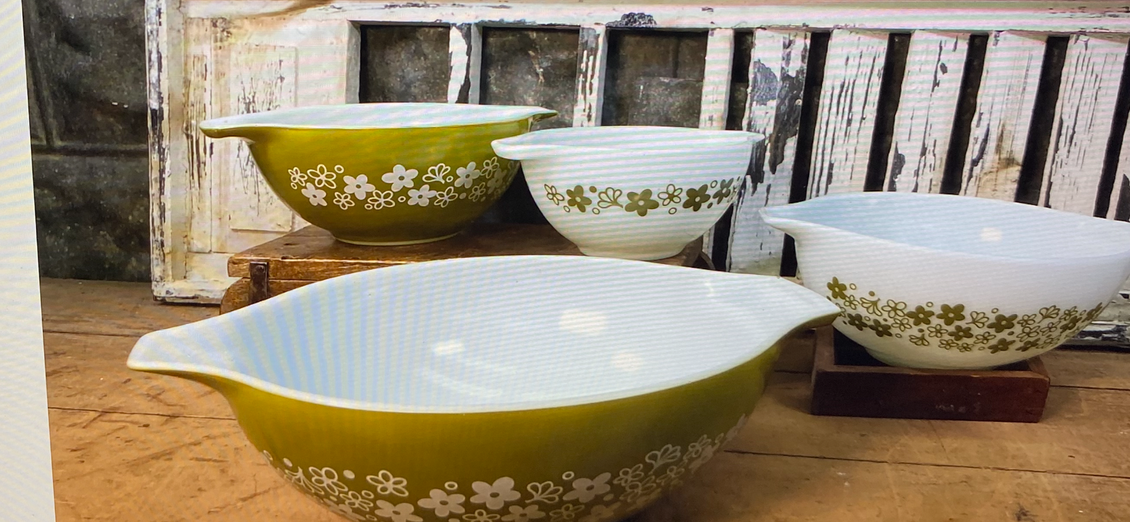 Vintage Pyrex Spring Blossom Crazy Daisy Cinderella Nesting Mixing Bowls Set of 4